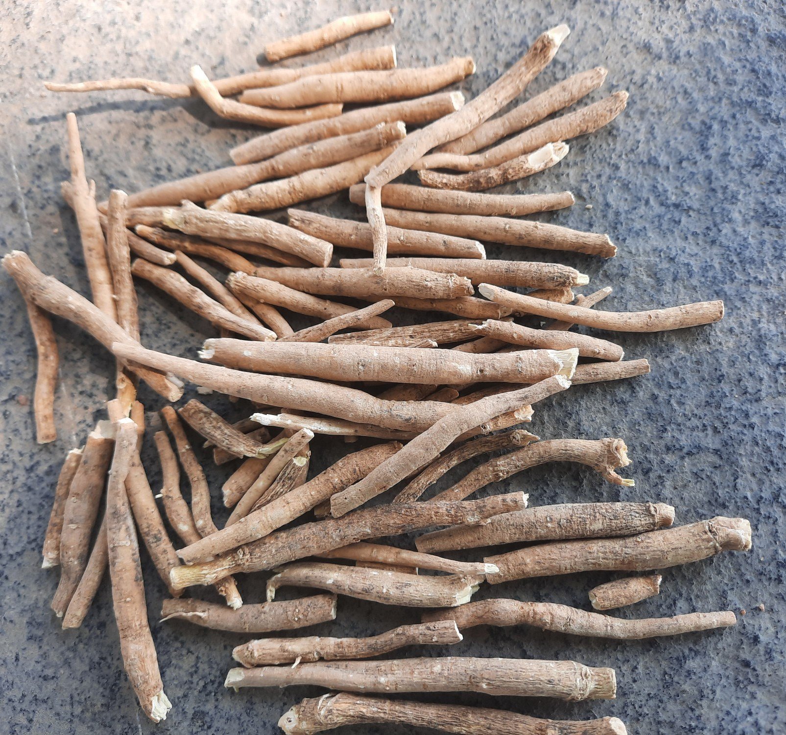 organic ashwagandha roots